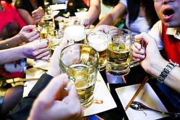 Mỗi người uống 470 chai bia một năm, Việt Nam đạt “quán quân” tiêu thụ bia rượu trên thế giới