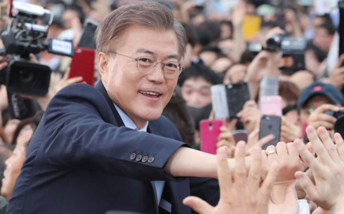 Bầu cử Tổng thống Hàn Quốc: Ông Moon Jae-in dẫn đầu tỷ lệ ủng hộ