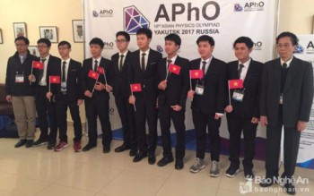 Khen thưởng 2 học sinh đạt giải Olympic Vật lý Châu Á
