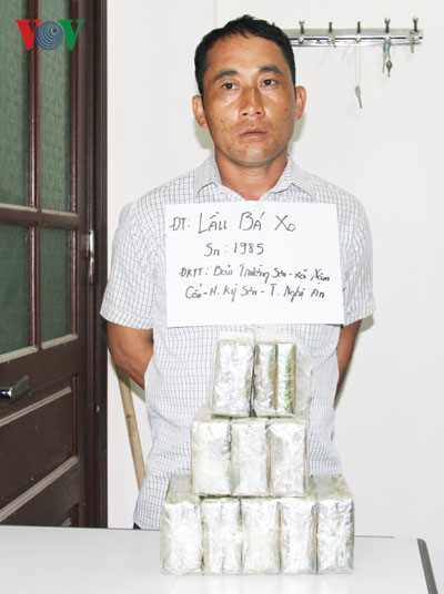 Lào Cai: Bắt quả tang đối tượng vận chuyển 20 bánh heroin