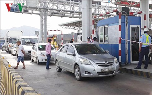 Ùn tắc Quốc lộ 1A, buộc phải xả trạm BOT Ninh Lộc