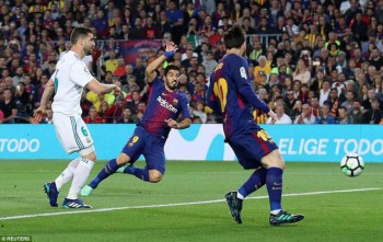 Barcelona 2-2 Real Madrid: Messi, C.Ronaldo cùng lập công