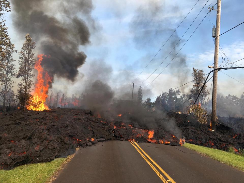 Khí độc và dung nham nóng hơn 1.000 độ tấn công Hawaii