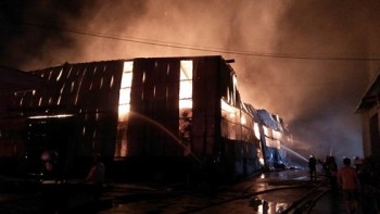 Cháy lớn tại khu công nghiệp Vĩnh Lộc, TP HCM