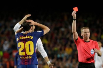 Đánh nguội Marcelo, ngôi sao của Barcelona bị phạt nặng