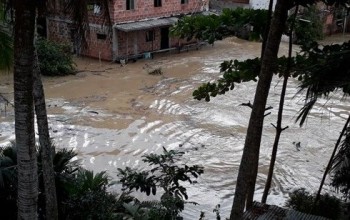 Mưa bão, lũ lụt hoành hành tại Colombia