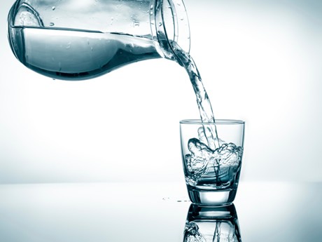 Uống nhiều nước: Tạo phong độ đỉnh cao hay gây phù não?