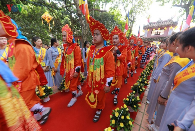 Chùm ảnh: Lễ Rước Phật linh thiêng và hoành tráng tại Huế