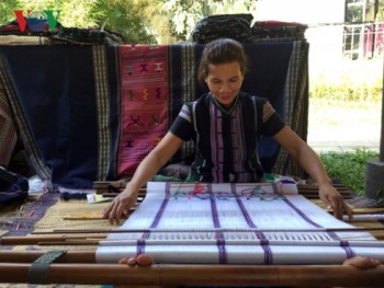 Độc đáo nghề dệt thổ cẩm của người Mạ ở Lâm Đồng