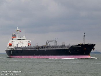 Tàu nước ngoài mắc cạn có nguy cơ tràn dầu trên biển Bình Thuận