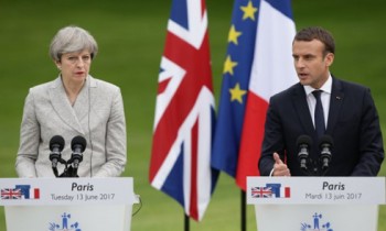 Tổng thống Pháp và Anh thảo luận về Brexit và chống khủng bố, cực đoan
