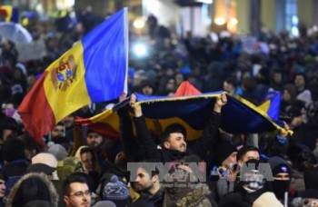 Romania đối mặt bất ổn chính trị, Thủ tướng không từ chức