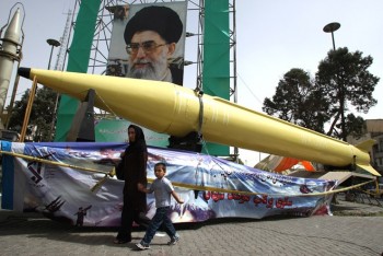 Iran nã hàng loạt tên lửa đất đối đất vào khu vực miền Đông Syria