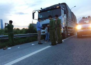 Hà Nội: Bắt 3 đối tượng cướp tiền tài xế xe tải trên đại lộ Thăng Long