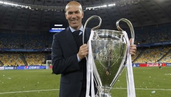 Zidane từ chức huấn luyện viên của Real