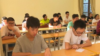 Hơn 1.000 thí sinh dự thi vào lớp 10 trường THPT Chuyên Thái Nguyên năm học 2018 - 2019