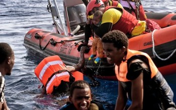 Ma-rốc giải cứu 472 người di cư vượt biển tới châu Âu