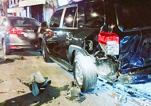 Thanh niên lái BMW gây tai nạn liên hoàn
