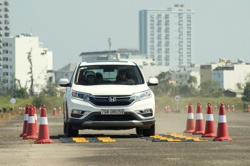 Mặc thị trường "mơ" xe giá rẻ, Honda Việt Nam đột ngột tăng giá CR-V