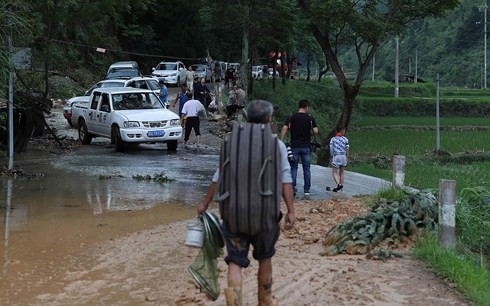 Hơn 3.000 người Trung Quốc sơ tán vì mưa bão gây ngập lụt