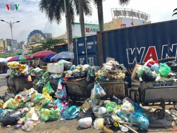 Khu du lịch Bãi Cháy Hạ Long: Nỗi buồn rác thải