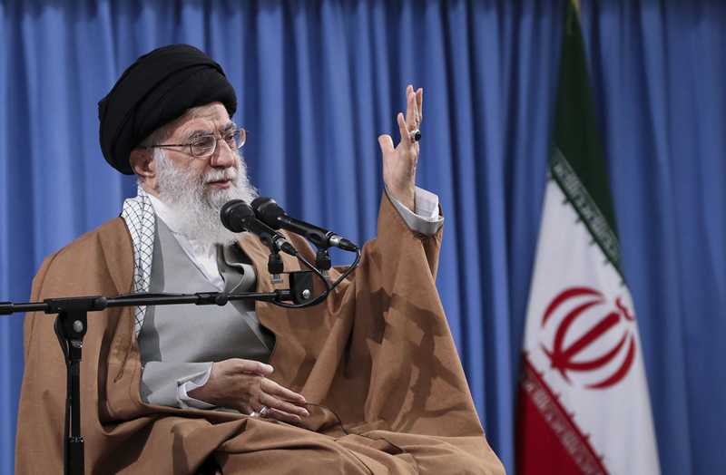 Iran tuyên bố không đàm phán với Mỹ khi bị "kề dao vào cổ"