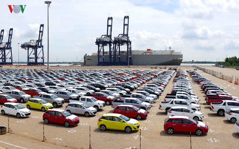 Xe nhập khẩu “tăng tốc” về Việt Nam, giá xe giảm mạnh