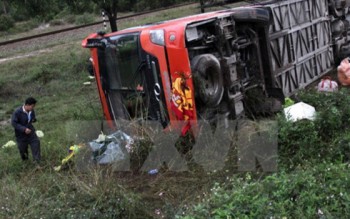 Lật xe khách trên cao tốc ở Trung Quốc, 19 người thiệt mạng