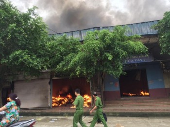Đang cháy lớn ở chợ cửa khẩu Tân Thanh, Lạng Sơn