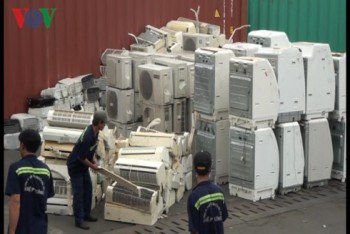 Phát hiện nhiều container chứa hàng cấm nhập vào Việt Nam