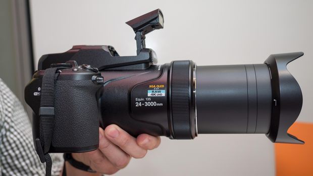 Nikon phá kỷ lục với máy ảnh zoom quang học lên tới 125x