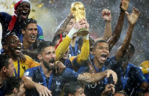 Pháp là đội trẻ thứ nhì vô địch World Cup