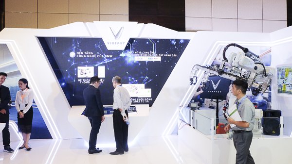 Việt Nam hội nhập CMCN 4.0: Tự sản xuất ô tô, robot, vệ tinh nhân tạo