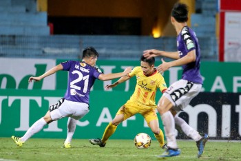 Bóng đá Việt Nam trở lại với câu chuyện V-League và thượng tầng VFF
