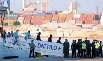 Tây Ban Nha giải cứu gần 1.000 người di cư trên biển