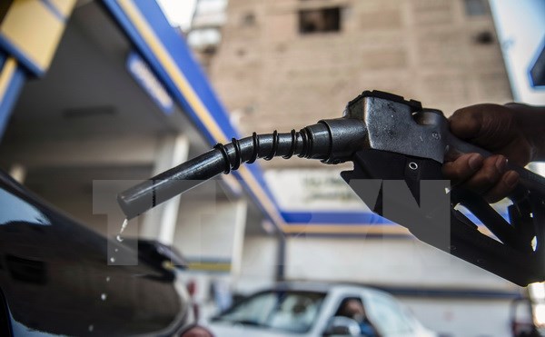 Giá dầu đi xuống, giá xăng của Mỹ tăng lên mức cao nhất hai năm qua