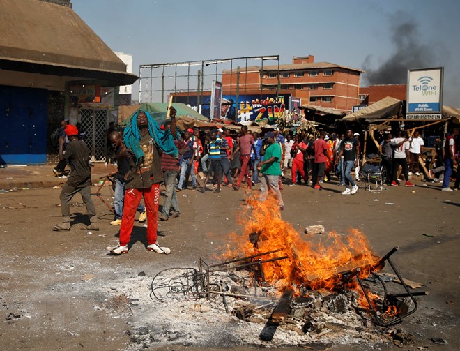Zimbabwe: Số người chết tăng do quân đội nổ súng vào người biểu tình