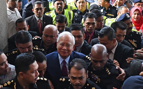 Cựu Thủ tướng Malaysia phải trình diện Ủy ban Chống tham nhũng