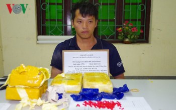 Bắt đối tượng quốc tịch Lào vận chuyển 24.000 viên ma túy tổng hợp