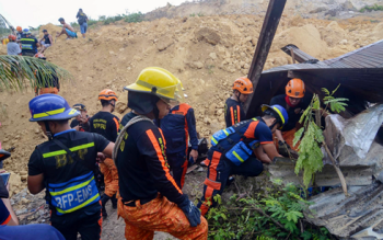 Lở đất kinh hoàng chôn vùi 50 người ở miền Trung Philippines