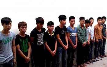 Hà Nội: 11 thanh niên mang hung khí truy sát người trong đêm