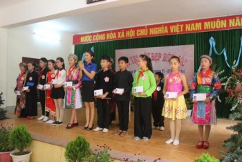 Cảm phục sáng kiến cô giáo vùng cao giúp học sinh dân tộc hiểu rõ chính tả tiếng Việt
