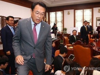Hàn Quốc vẫn chưa tìm được giải pháp cho vụ bê bối chính trị