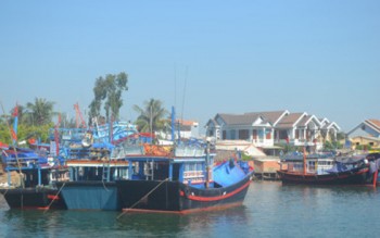 Hậu cần nghề cá ở Quảng Ngãi vừa thiếu lại vừa yếu