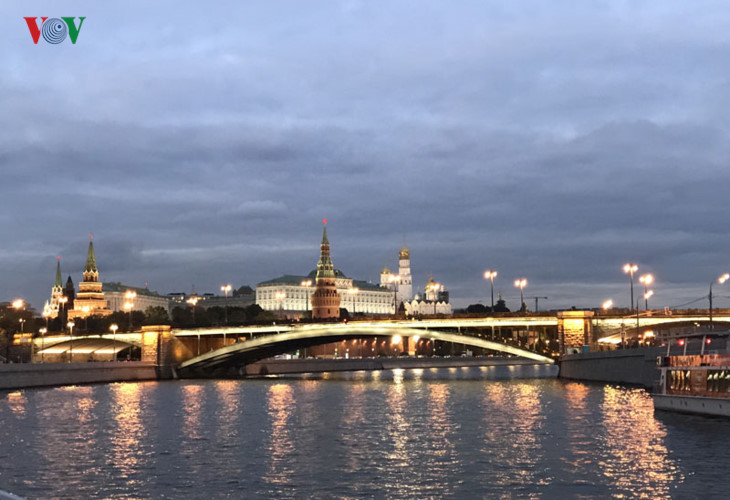 Ngắm những tòa nhà đẹp lộng lẫy soi bóng trên dòng sông Moskva