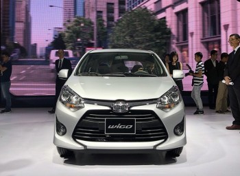 “Thiếu xe”, Toyota bắt khách hàng mua thêm phụ kiện