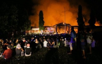 1.200 tù nhân Indonesia phóng hỏa, vượt ngục sau sóng thần