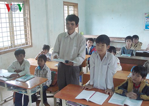 Kon Tum thiếu 1.800 giáo viên và người lao động