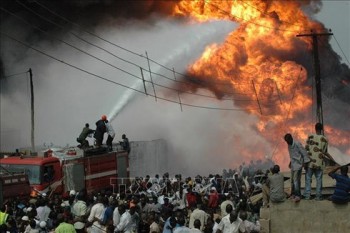 Cháy đường ống dẫn dầu ở Nigeria, số người chết tăng lên 60 người