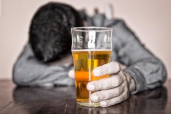Đồ uống có cồn làm tăng nguy cơ mắc ung thư tiền liệt tuyến